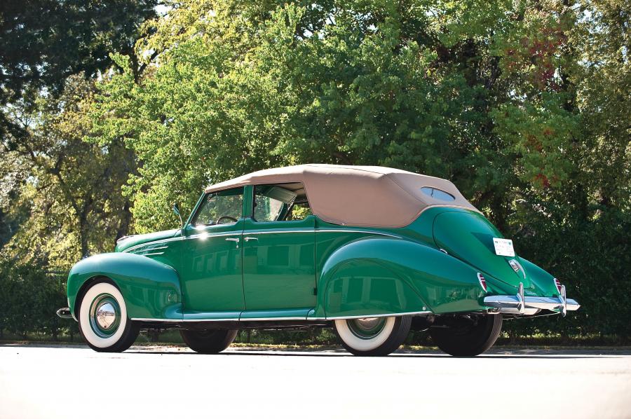  Lincoln Zephyr Convertible Sedan 1939 года  (фото 2 из 22)
